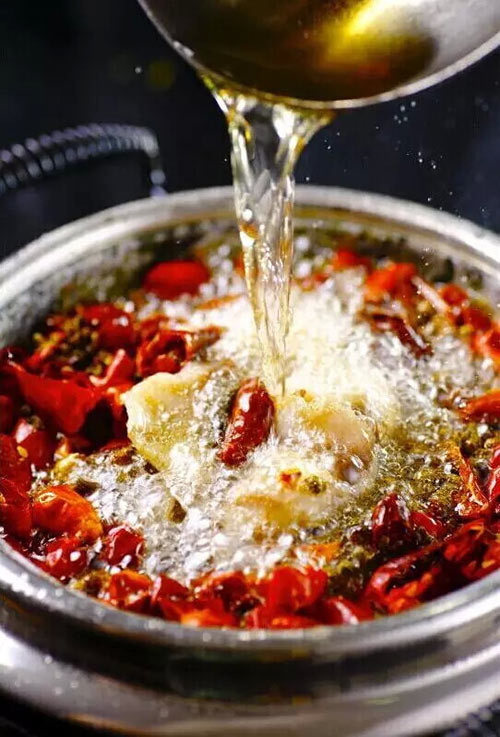 辛香汇名菜石锅沸腾鱼，石锅烹饪，原汁原味，风味更佳